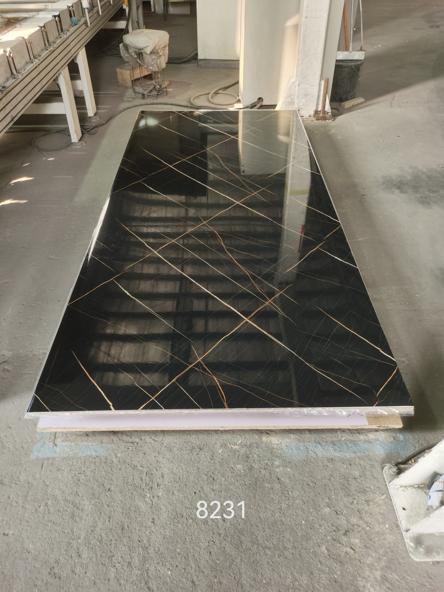 Hochwertige PVC-Platte - AZ18