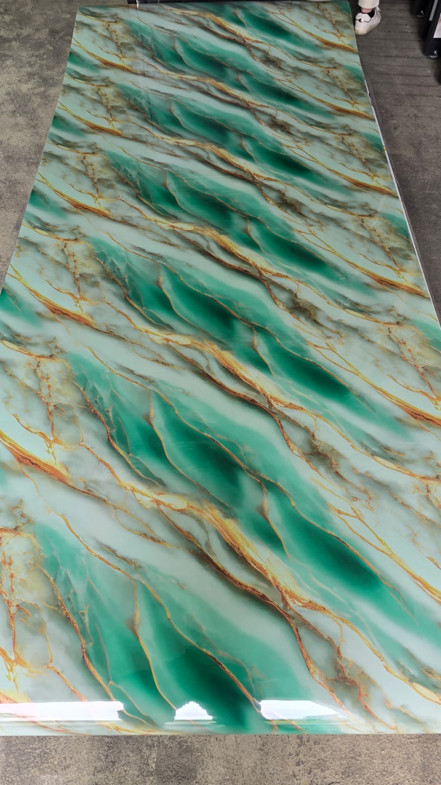 Selbstklebende PVC-Rolle Marmor Grün-Gold