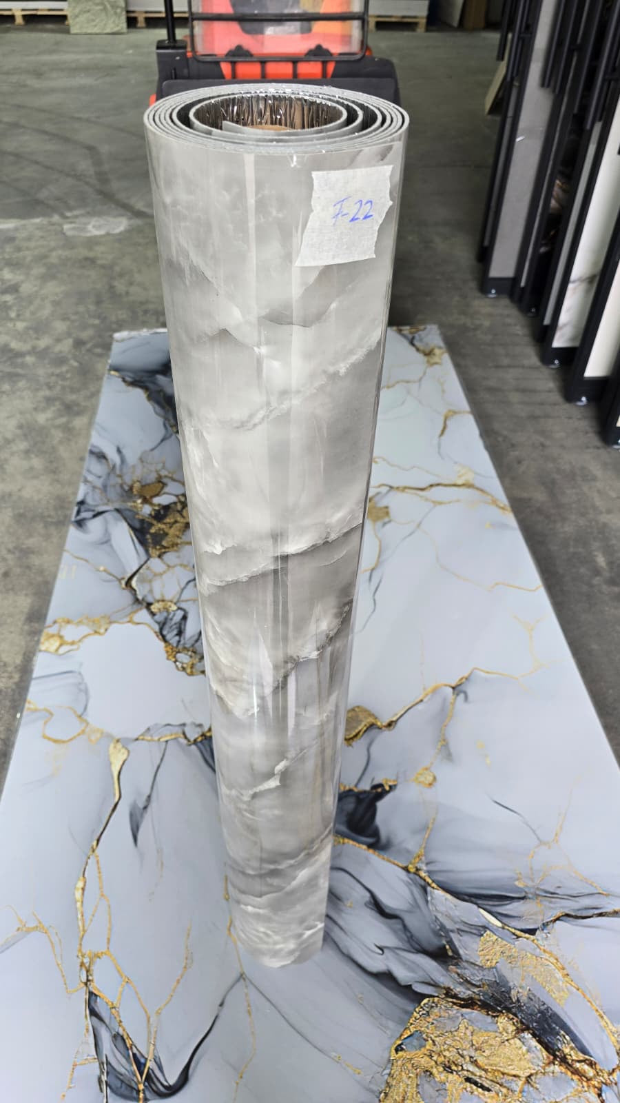 Selbstklebende PVC-Rolle Marmor Grau Wolke