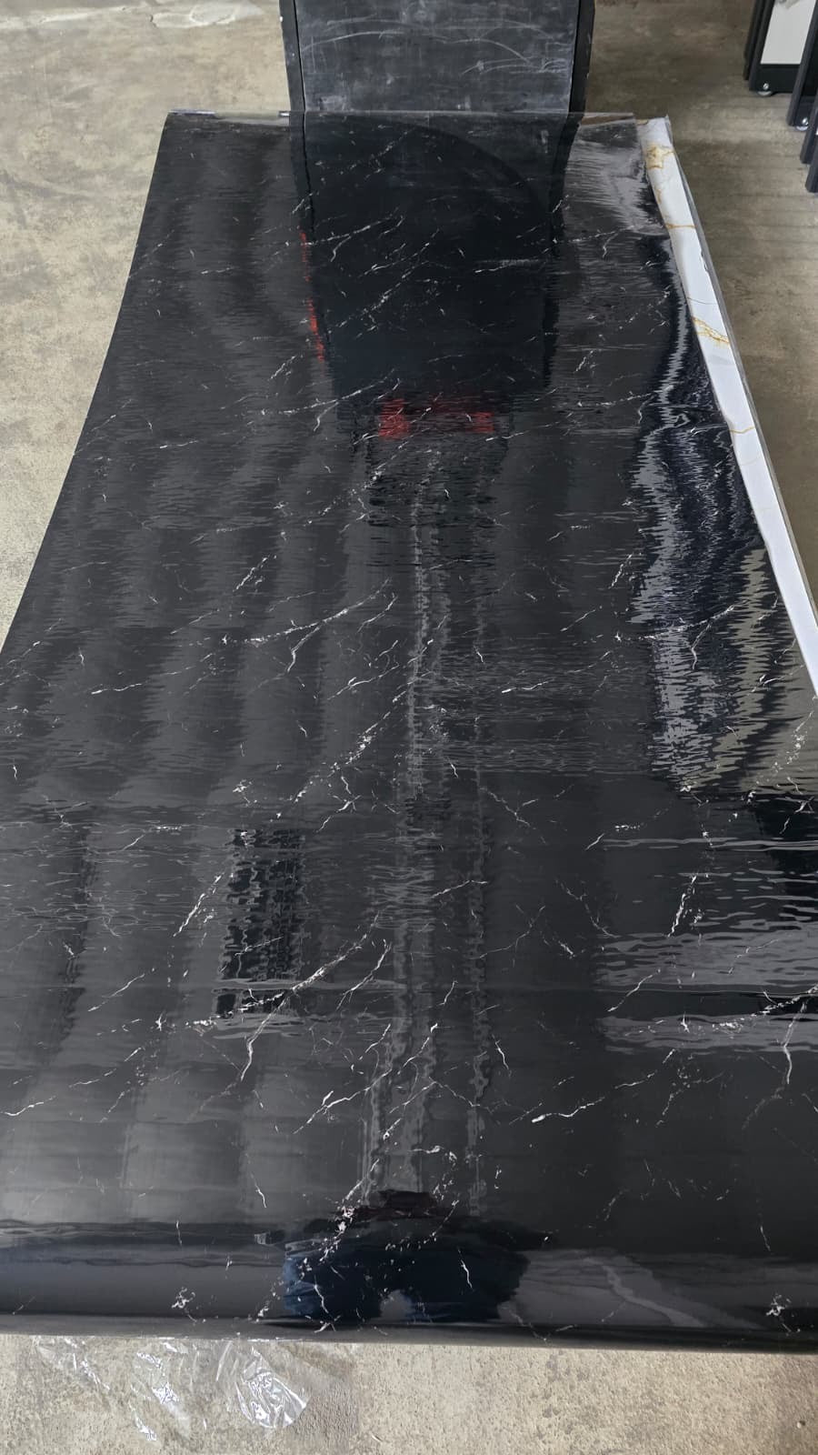 Selbstklebende PVC-Rolle Marmor Schwarz-Weiß Ader