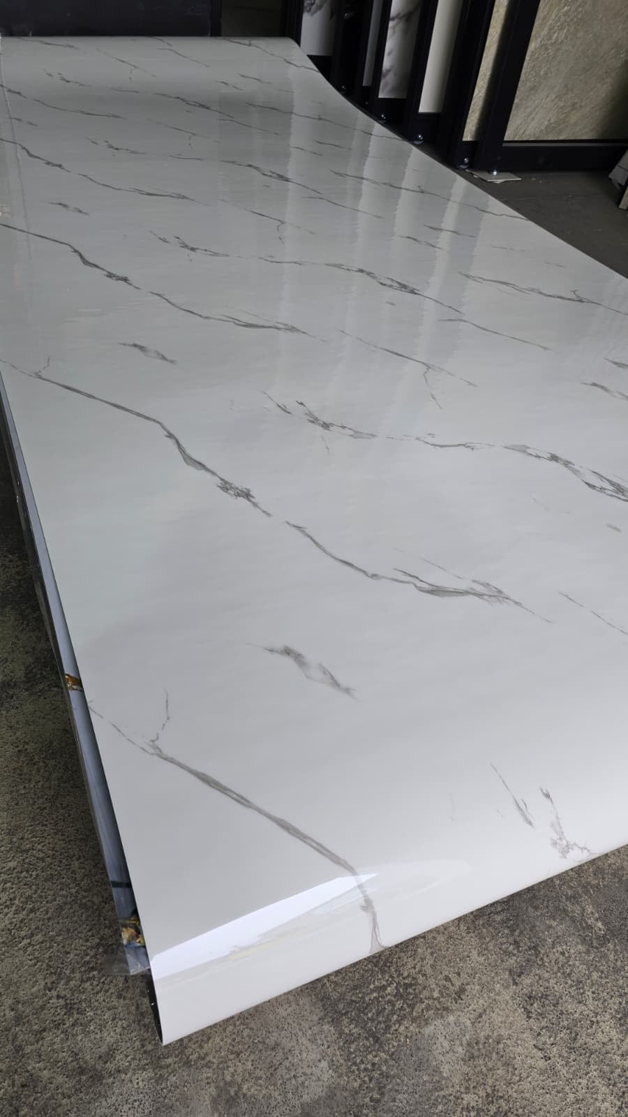 Selbstklebende PVC-Rolle Marmor Weiß Fein Klebefolie Möbelfolie
