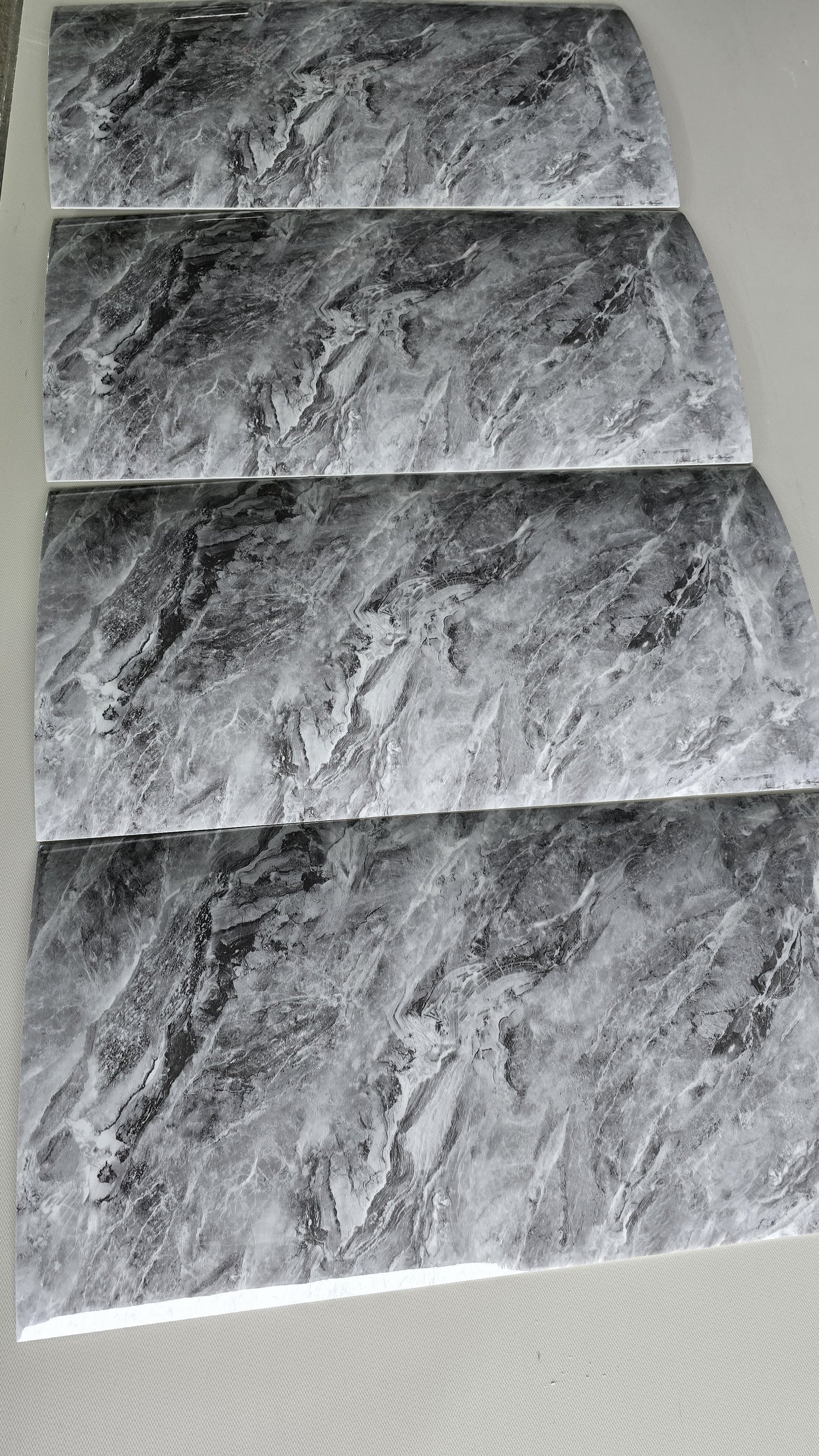 Selbstklebende Marmor-Fliese Grau