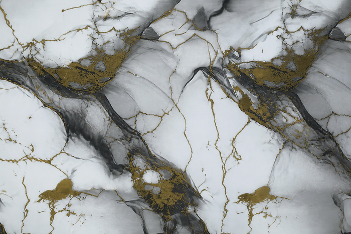 Selbstklebende Marmor-Fliese Grau-Gold Detailaufnahme