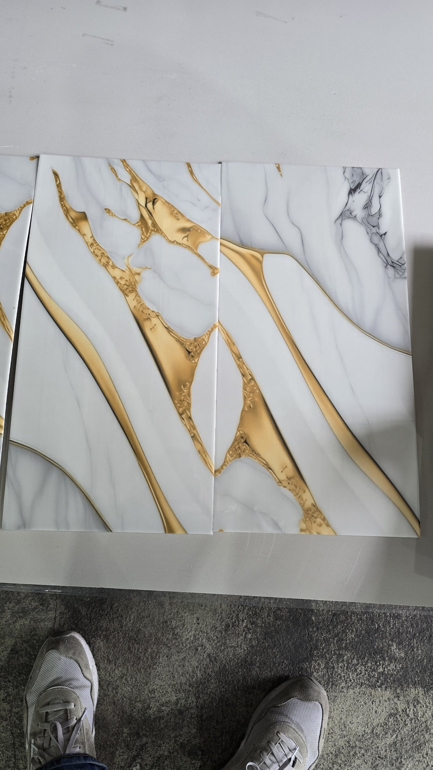 Selbstklebende Marmor-Fliese Weiß-Gold