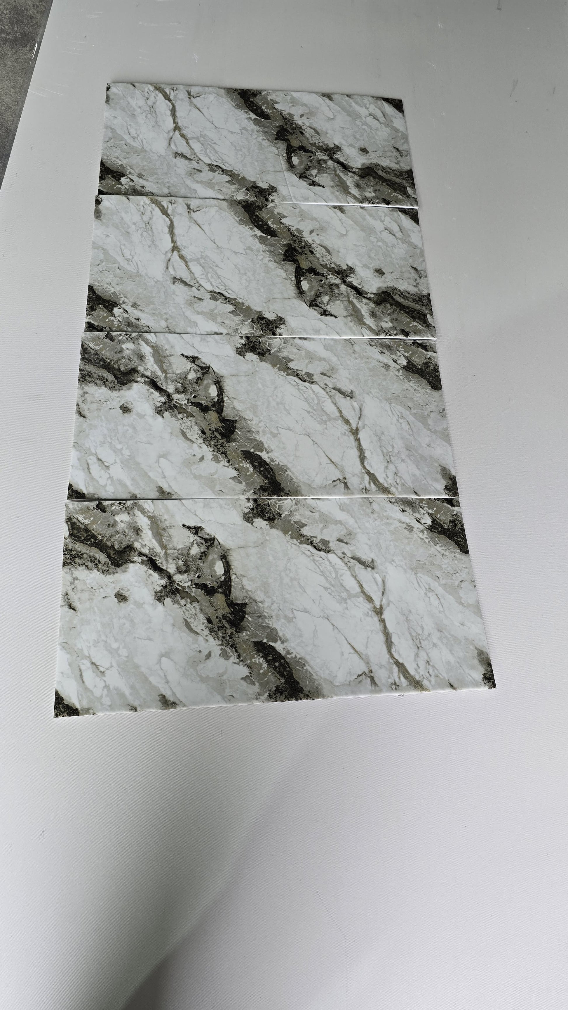 Selbstklebende Marmor-Fliese Weiß-Grau-Schwarz